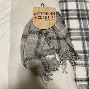🍓 NORTHERN COMFORT BY RIVER WEAR gray and black grid polyester scarf